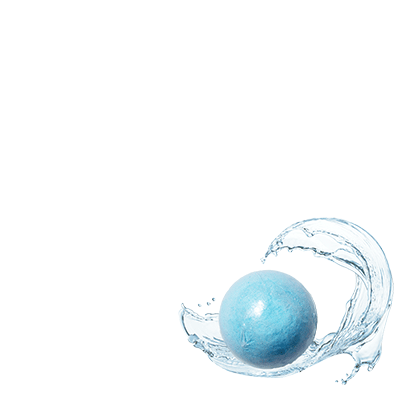 Blue ocean-scented bath bomb with water splash effect.